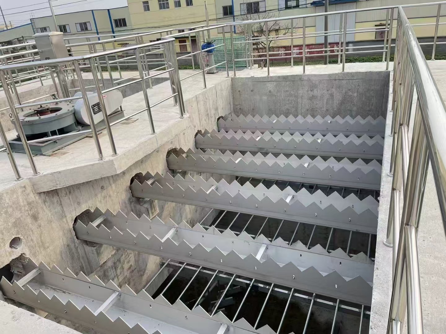 齿形槽-现场安装