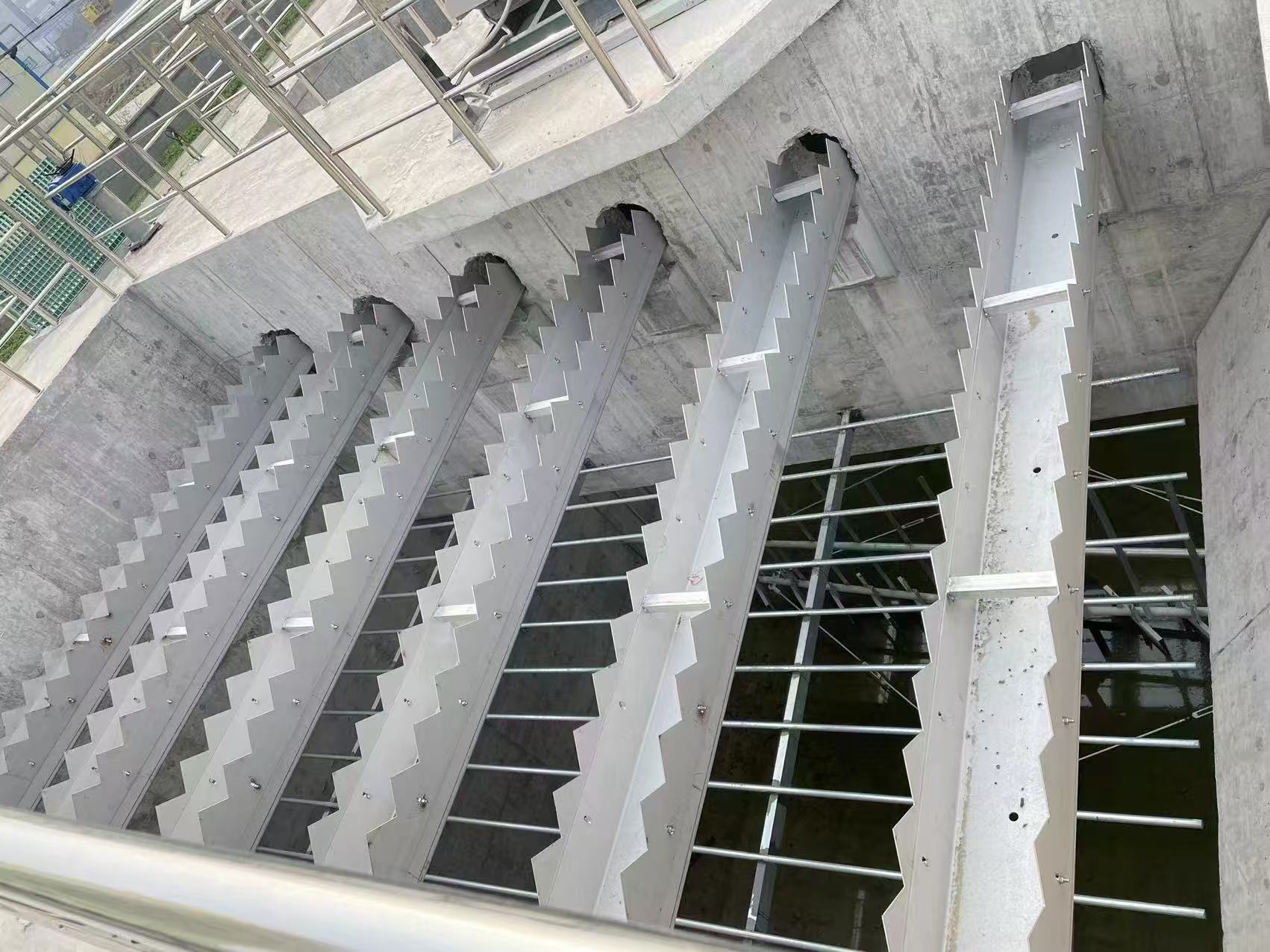 304齿形槽-现场安装