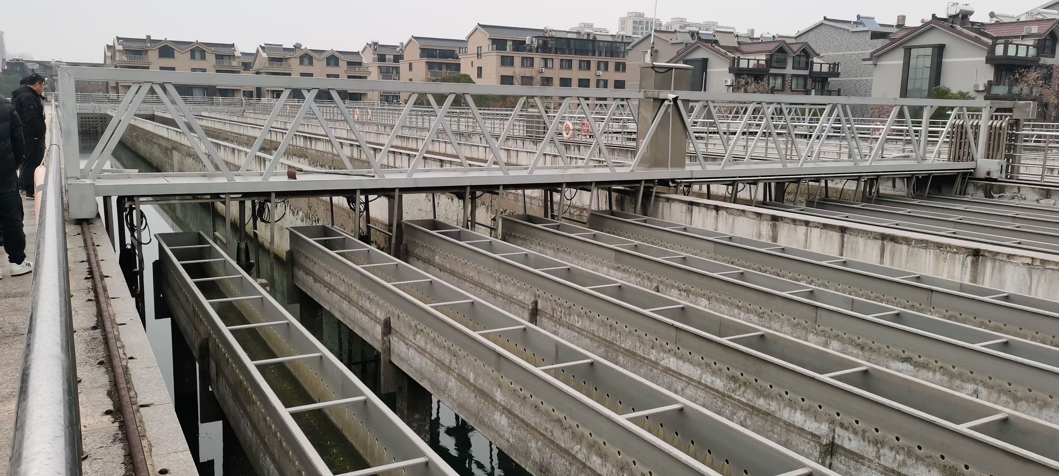 不锈钢集水槽-现场布置